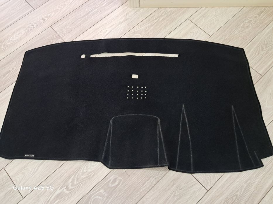 Делика Д5 накидка на панель приборов.