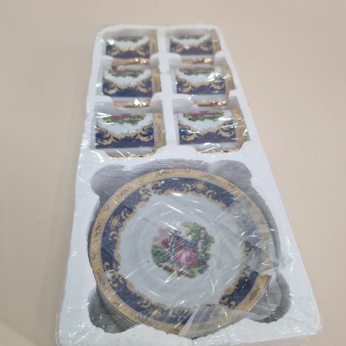 Продам кофейные чашки с блюдцами