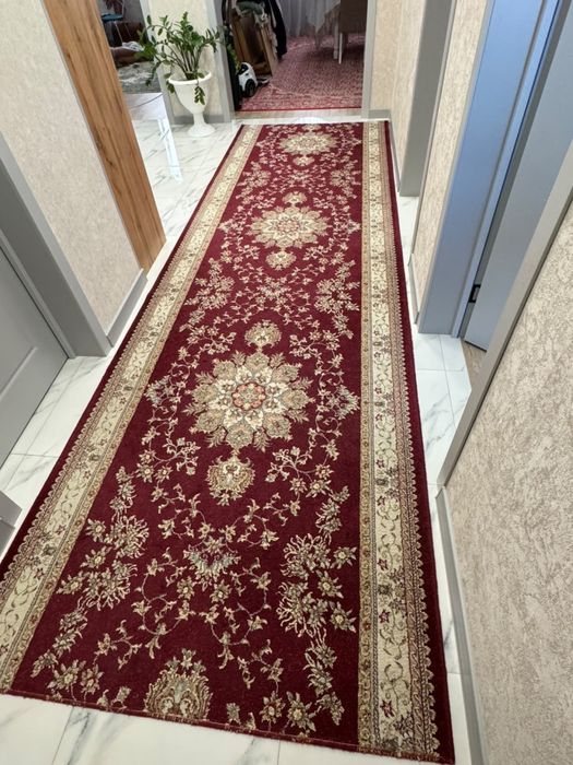 Продам ковёр красный