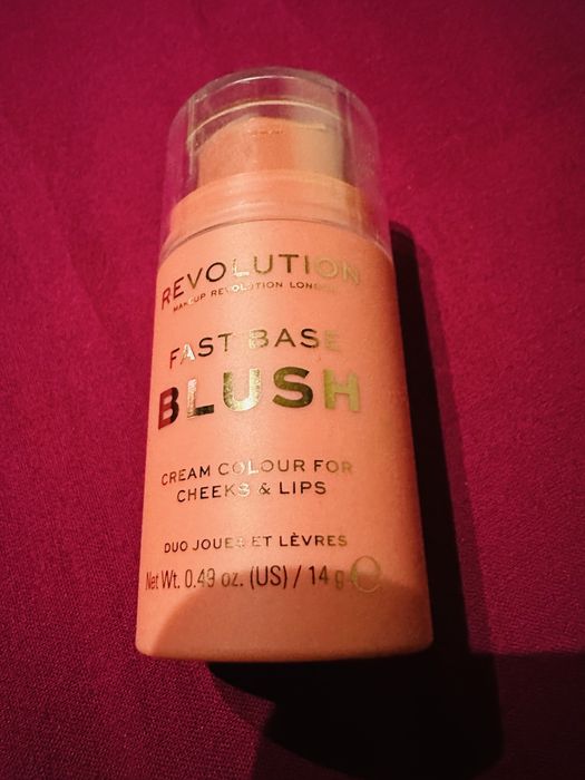 Продавам козметика, цени и състояние долу.