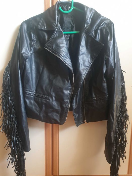 Яко дамско яке с ресни