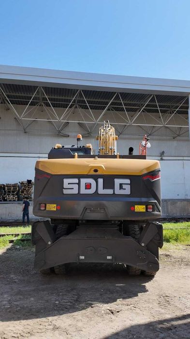 Колёсный эксковатор SDLG E7210H