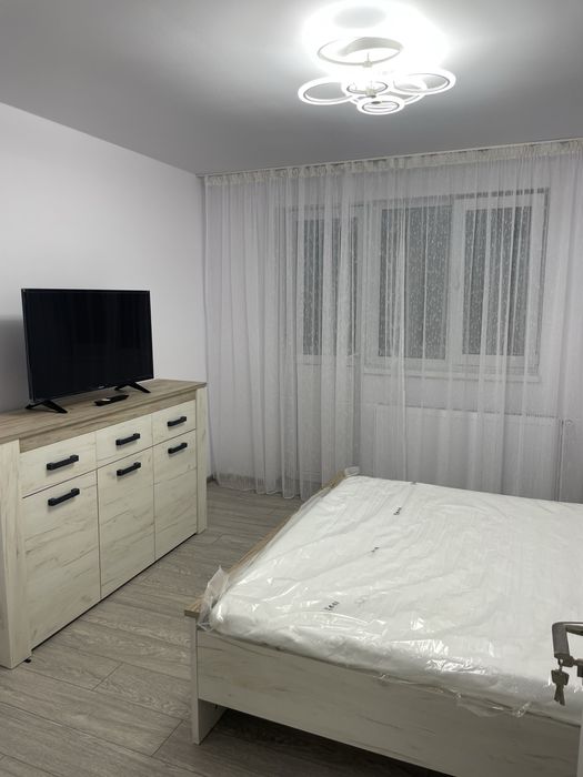 Vand apartament 2 camere  zona Club Lira proaspat renovat , complet utilar, parter, ideal si pentru spatiu comercial..