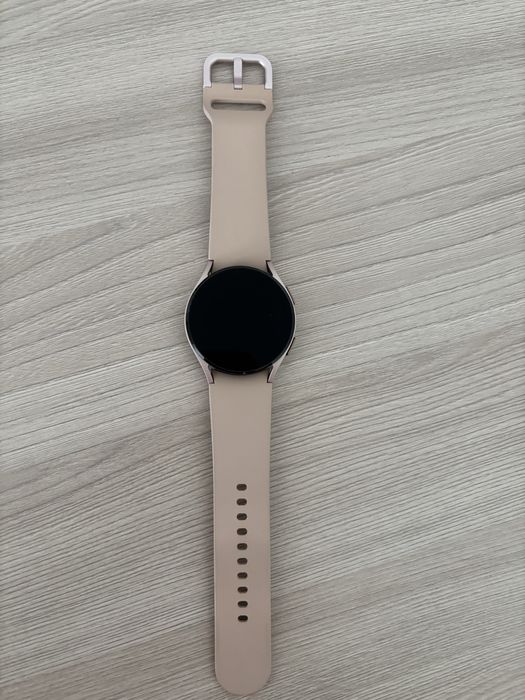 Продается Samsung Galaxy Watch 4