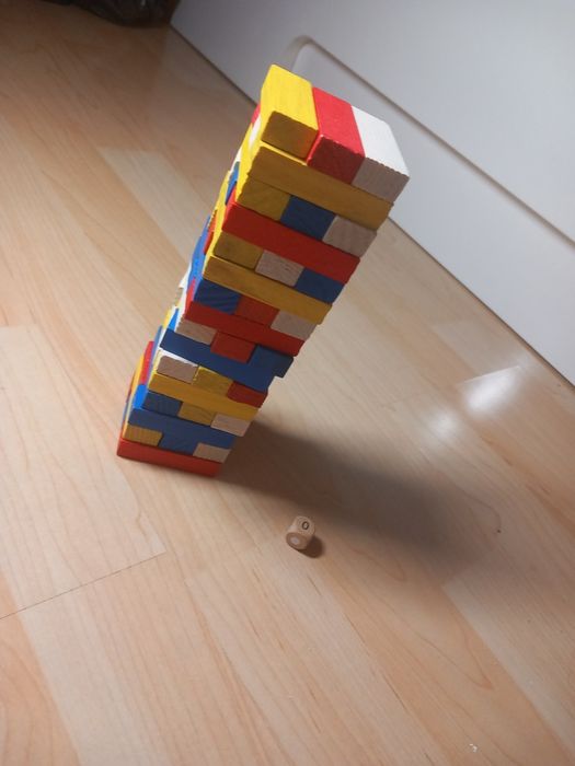 Цветна малка дженга