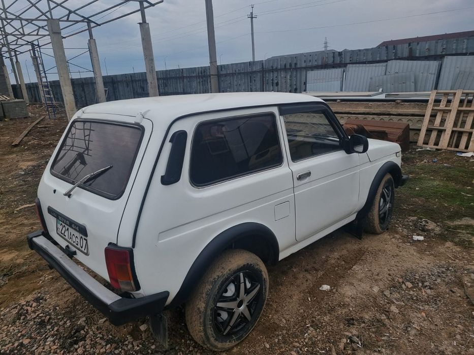 Продам ниву 2121