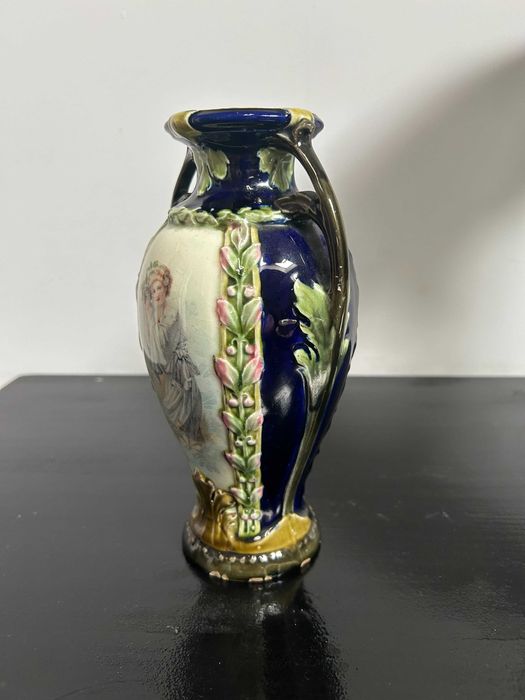 Vaza Art Nouveau portret doamna pictat manual,portelan glazurat.