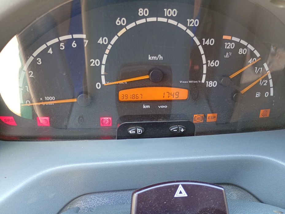 Camioneta cu prelata