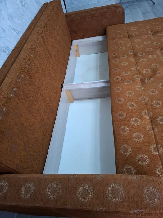 Срочно продам диван