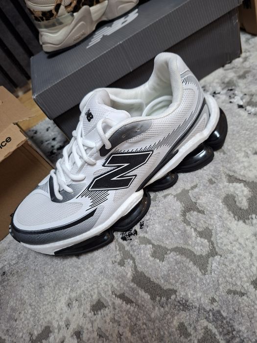 Adidași  new balance 2000