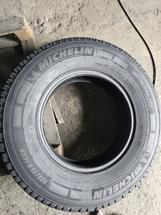 2 anvelope vara  225 75 16C Michelin Agilis  8mm