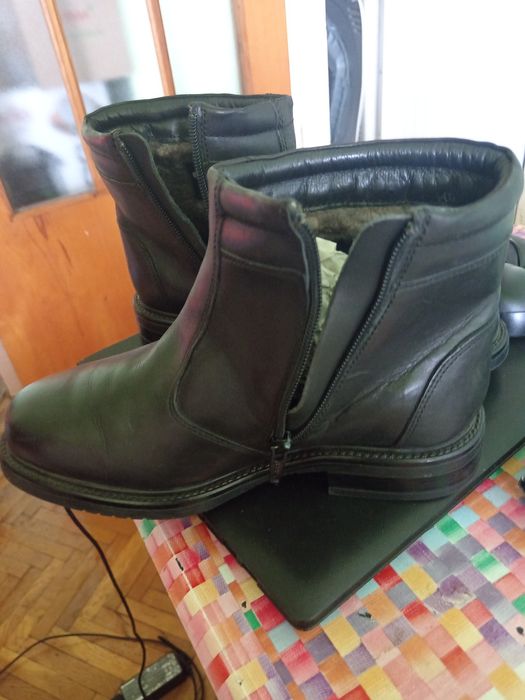 Vând cizme scurte îmblănite Nr 39
