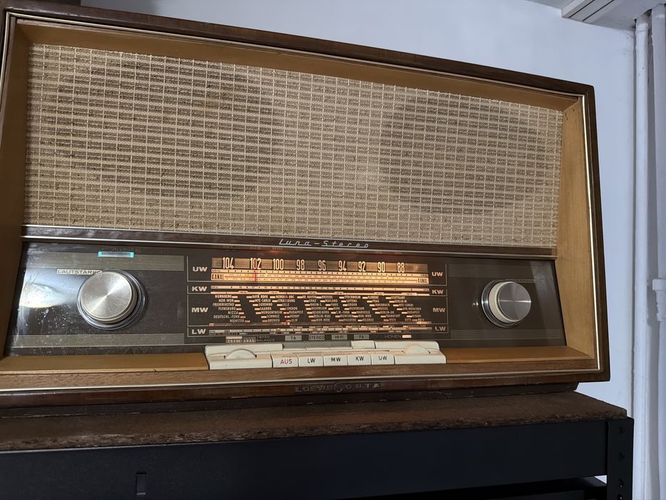 Radio Lowe Opta stereo