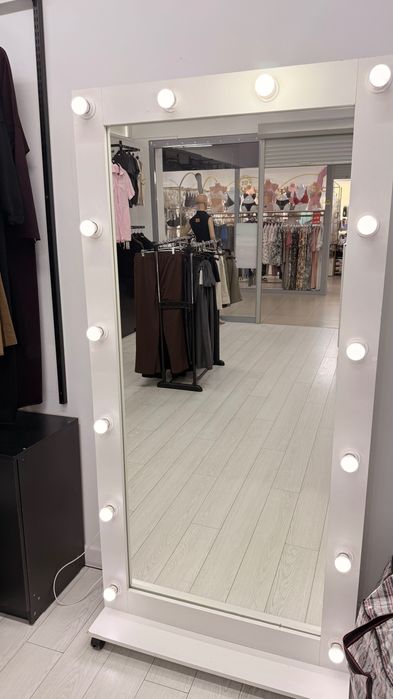 Продам напольное зеркало