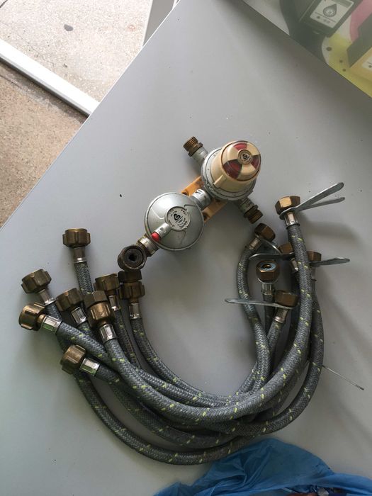 Kit complet pentru  4 butelii  centrala  cu inversor automat