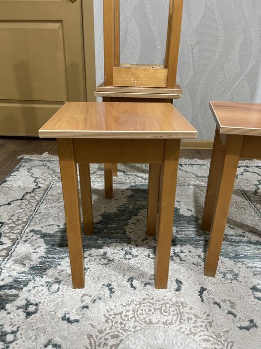 Стол с табуретками