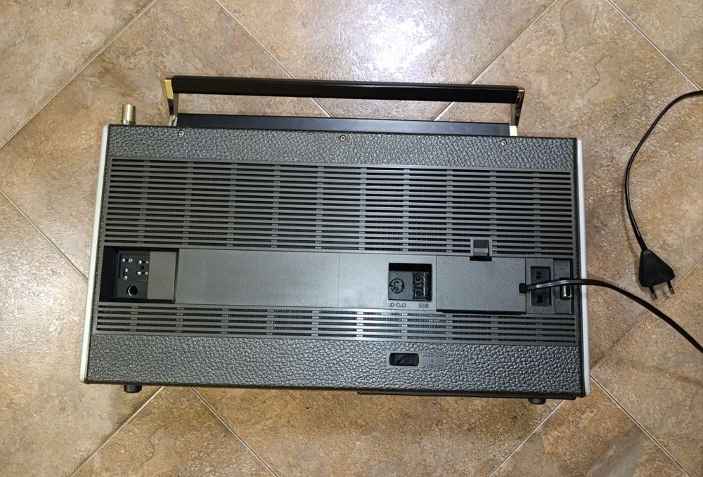 Grundig Satellit 2100 – ретро мултибанд радио