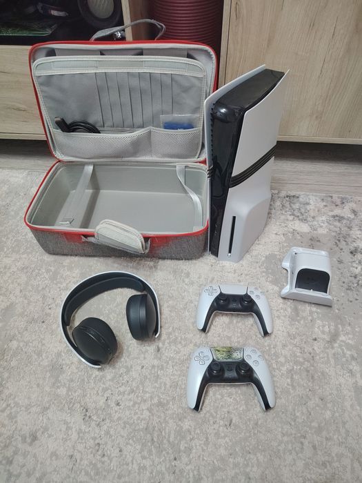 Playstation 5 Pro 2TB + disk drive + 2 manete + casti pulse 3D +  geanta transport
