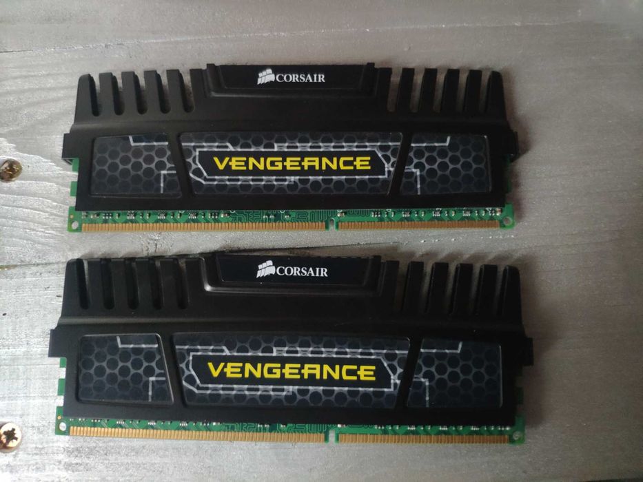 Рам Памет DDR3 Corsair VENGEANCE 8GB(2x4GB),1866 MHz