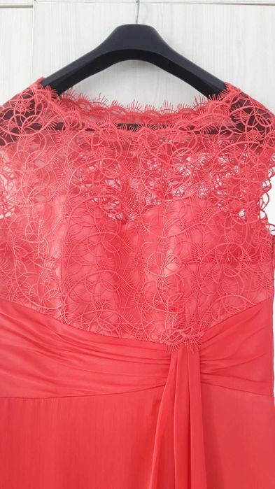 Официална рокля на дизайнерката  Жана Жекова