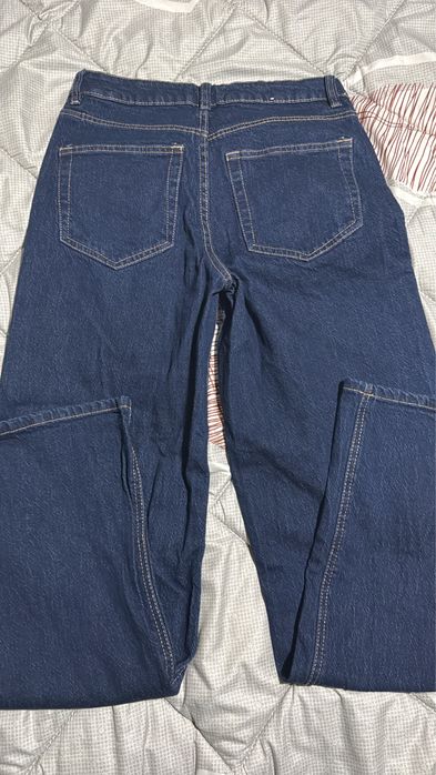 Различни чифтове дънки(всички отговарят на 34 размер)