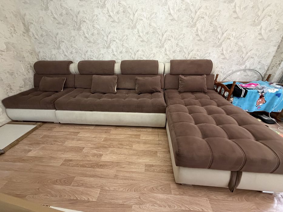 Диван Тихас.
