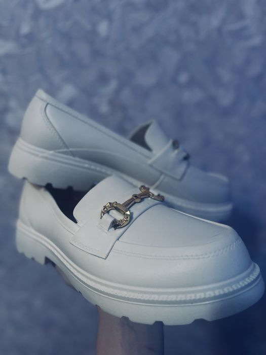 Лоферы белые,носили один раз