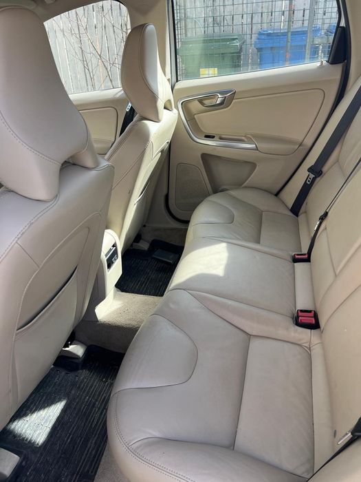 Vând Volvo Xc60 2015