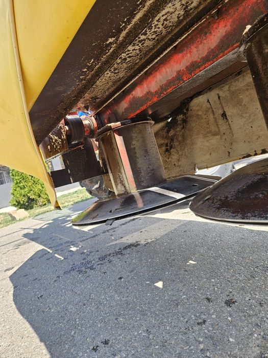 De vânzare plugu si cositoare kuhn 165
