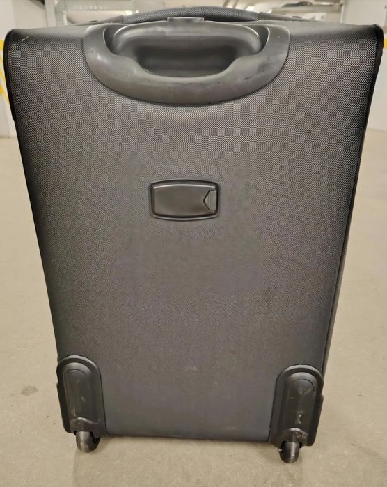 Продавам голям куфар с колелца и телескопична дръжка