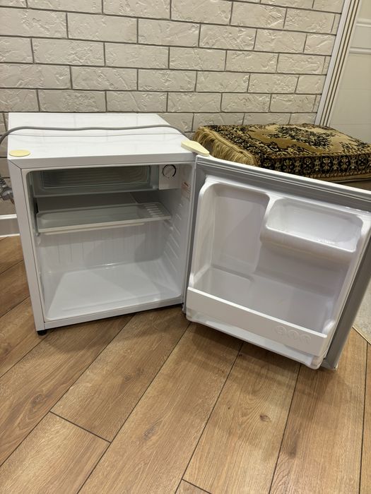 Продам холодильник маленький