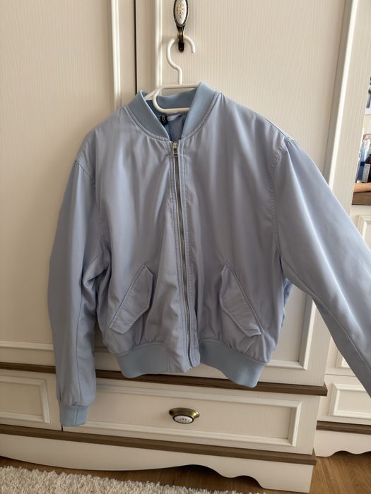 Син бомбър на H&M