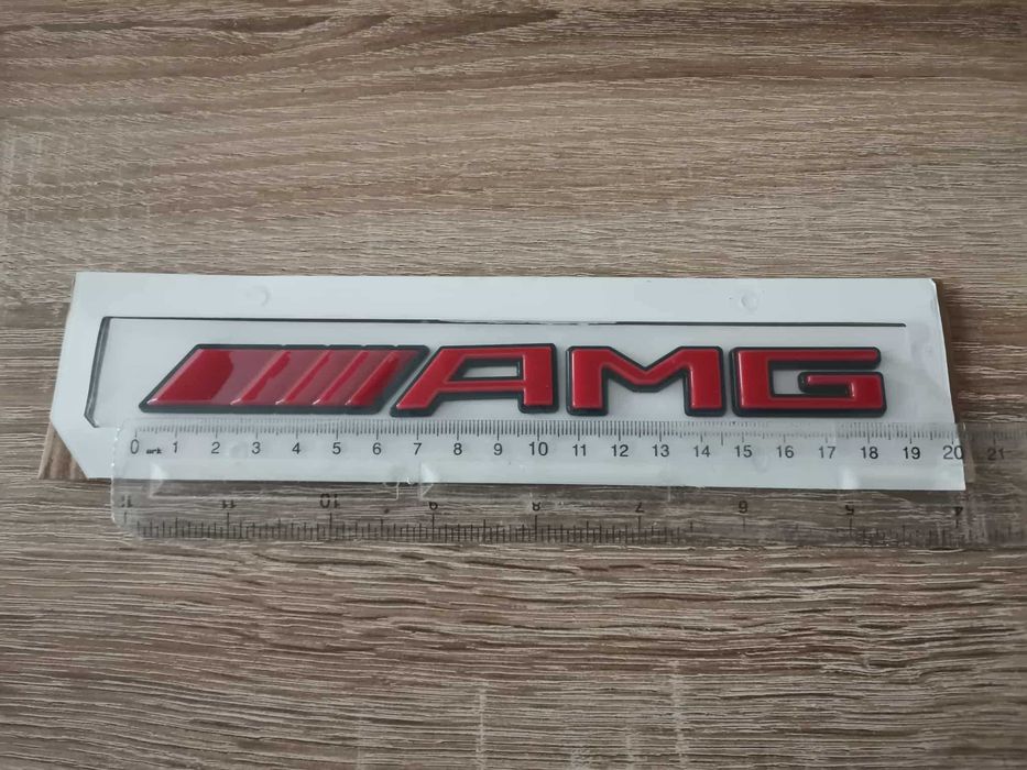 Mercedes Benz AMG червена емблема с черен кант