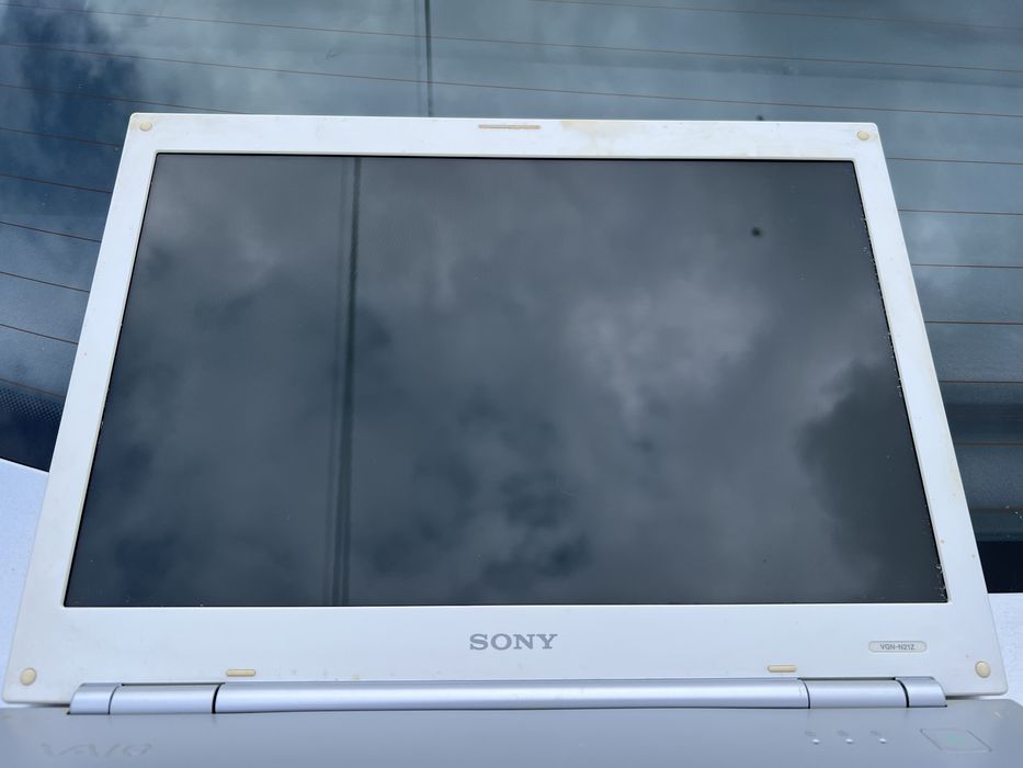 Vând două laptopuri ieftine