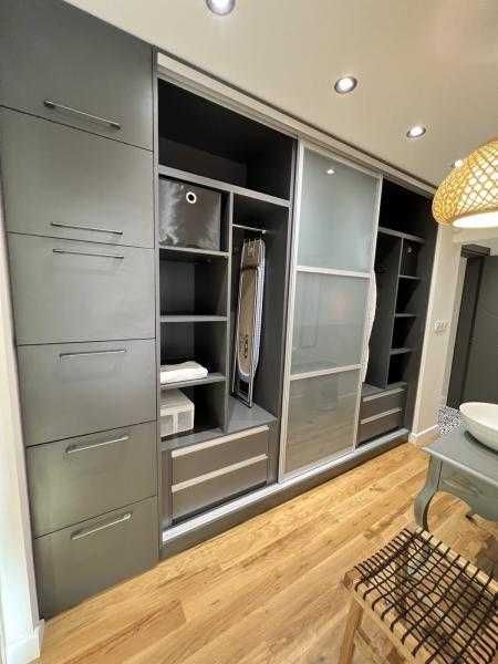 Дава се под наем Тристаен апартамент в Бургас, Център - 100 кв.м за 1275 € - Снимка #11