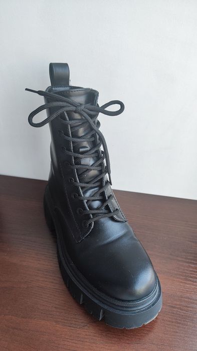 Продам демисезонные ботинки