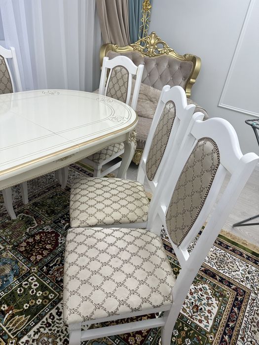 Стол со стульями