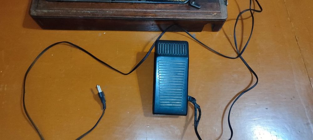 Швейная машинка Зингер антикварная с электроприводом и педалью