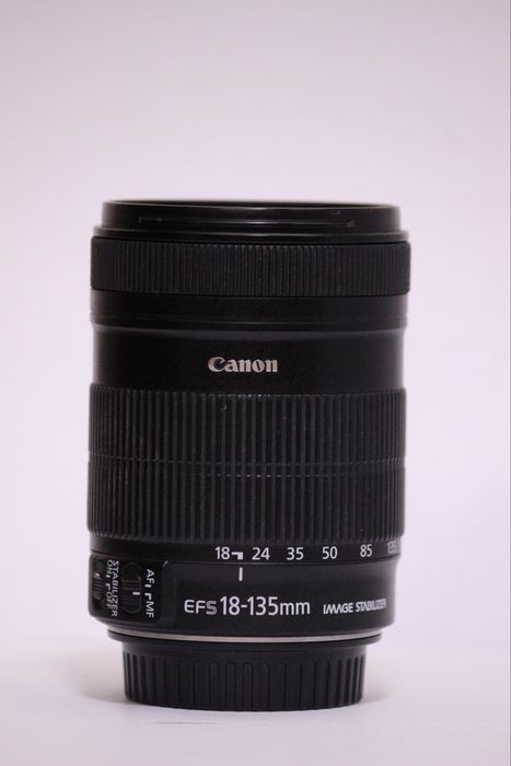 Объектив Canon 18-135mm