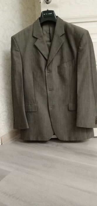 Продам мужской костюм