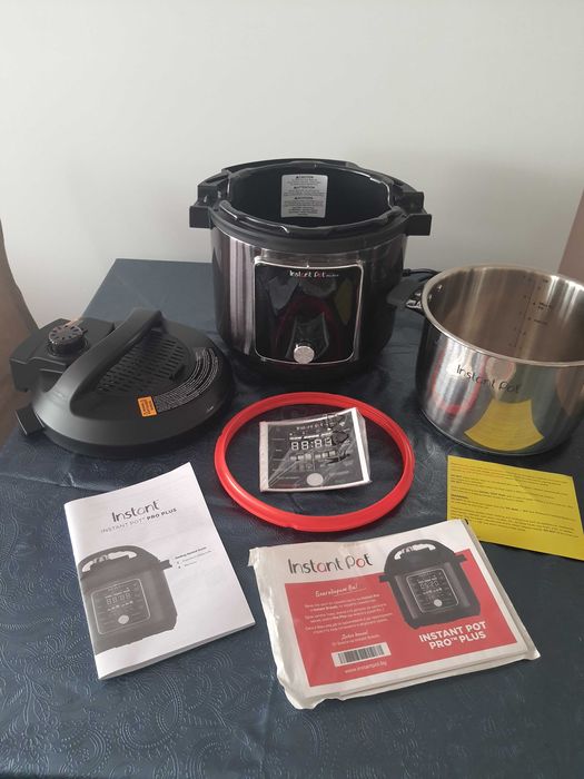 Продавам нов мултикукър Instant Pot Pro Plus