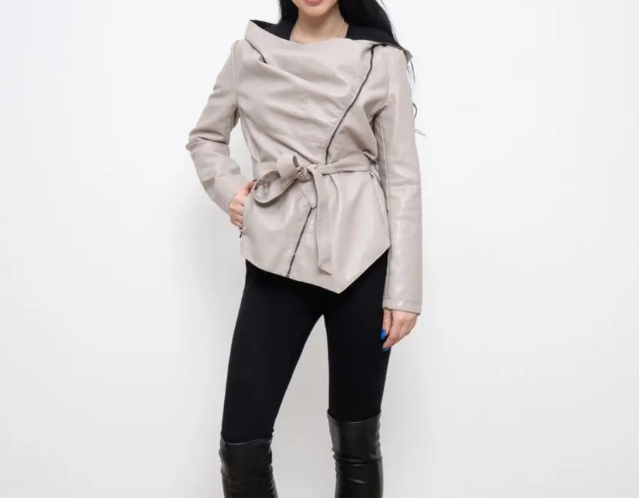 Продам кожанку косуху куртку с капюшоном