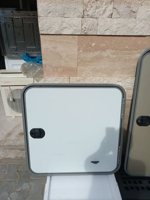 Врати(сервизни) ,комарници  и прозорци за Кемпери