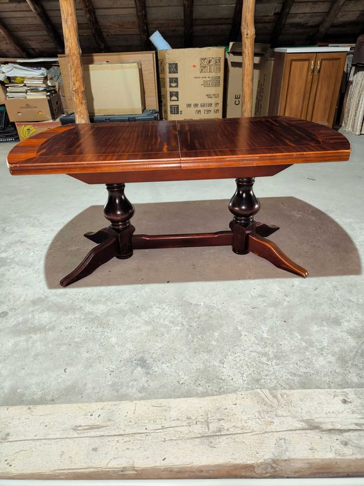 Трапезна и холна маса