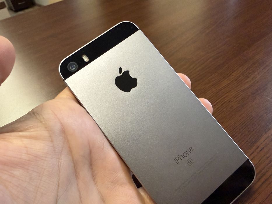 iPhone SE - 16GB - Като Нов