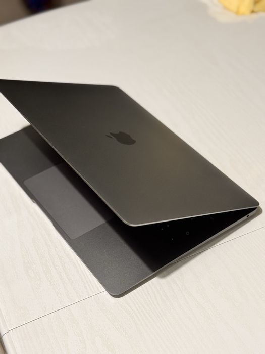 Продам MacBook Air M1 8/256 GB 13’