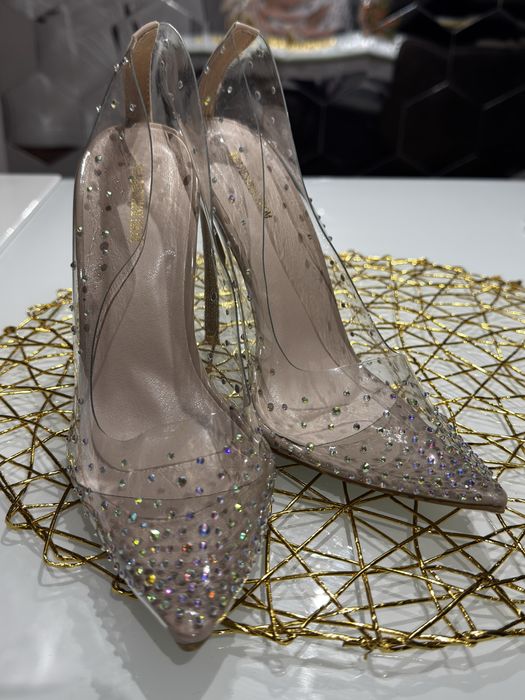 Pantofi cu pietre si pantofi turcoaz