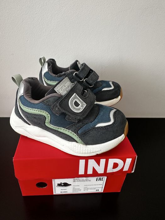 Детские кроссовки