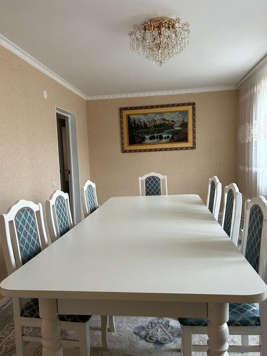 Продаю стол со стульями