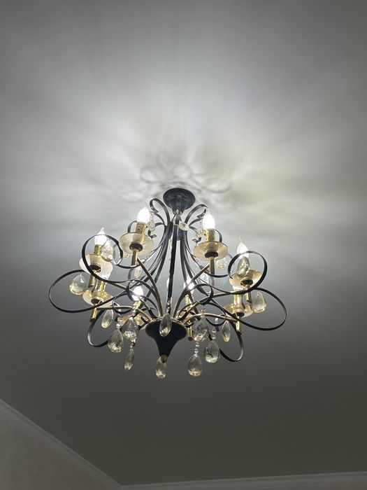 Люстра 8 лампочек